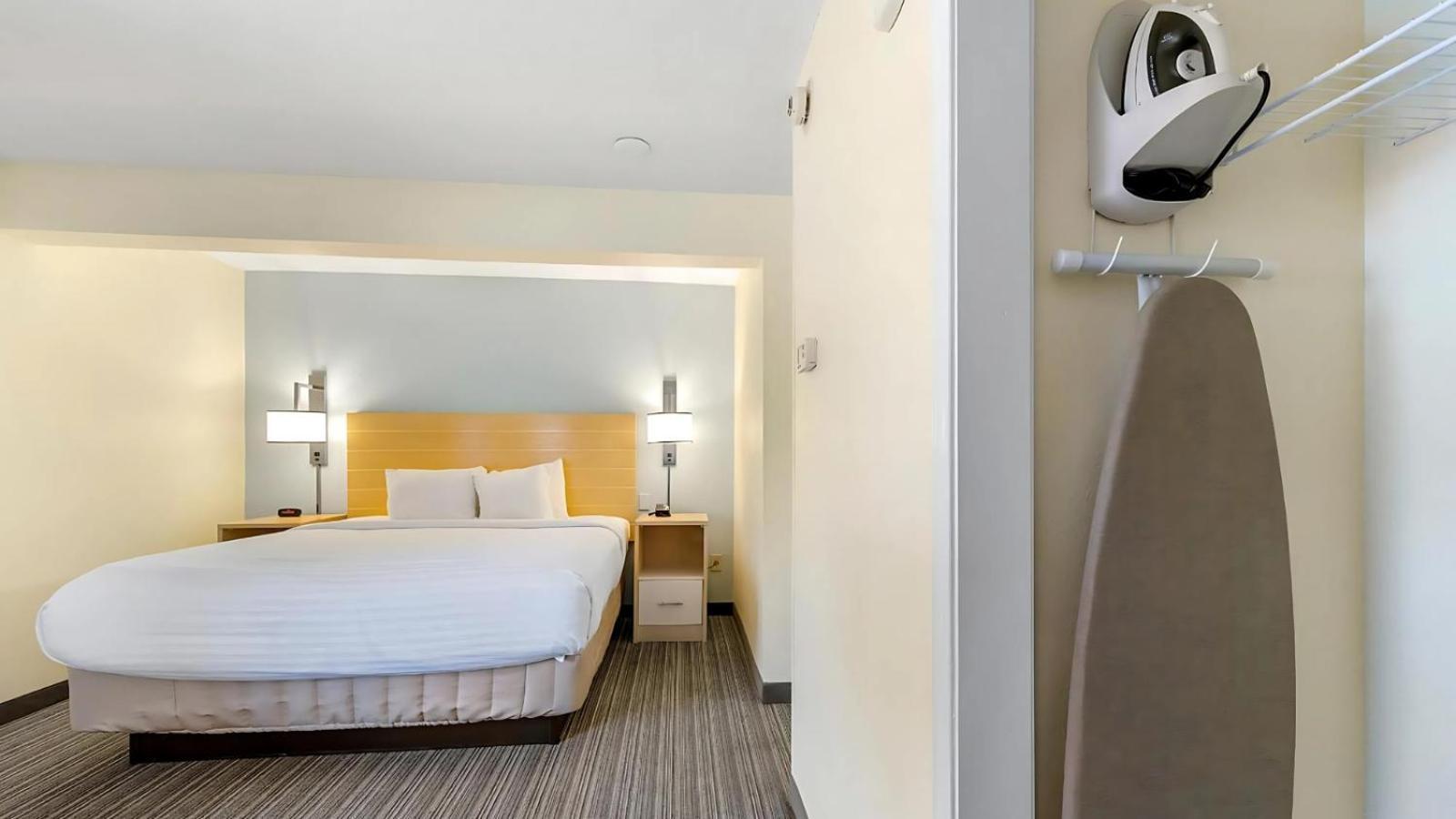 โซเนสตา อีเอส สวีท ชารอนวิลล์ เวสต์ Hotel ภายนอก รูปภาพ